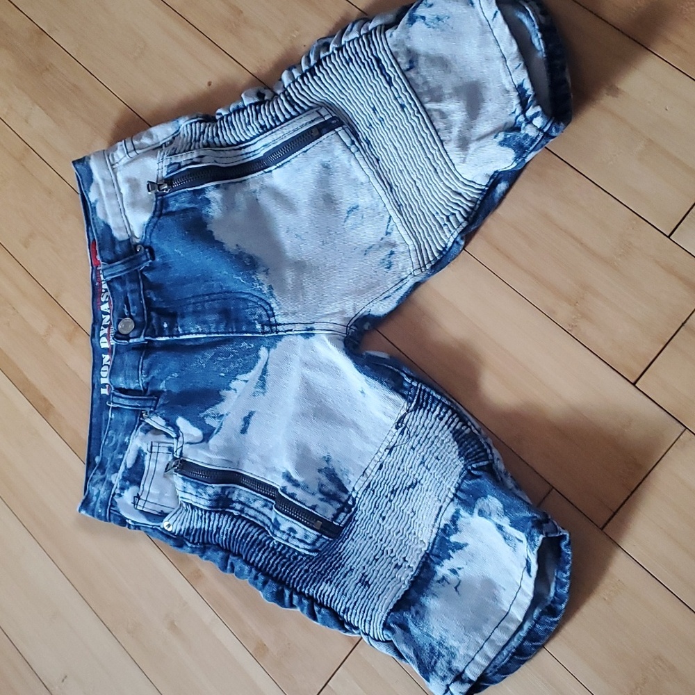 Lion Dynasty Boys acid wash denim shorts Size 14 slim